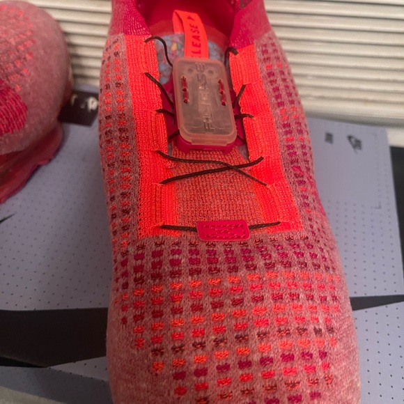 BRAND NEW out the box size 9 1/2 Red Vapormax never worn. Excellent condition. - Picture 2 of 5